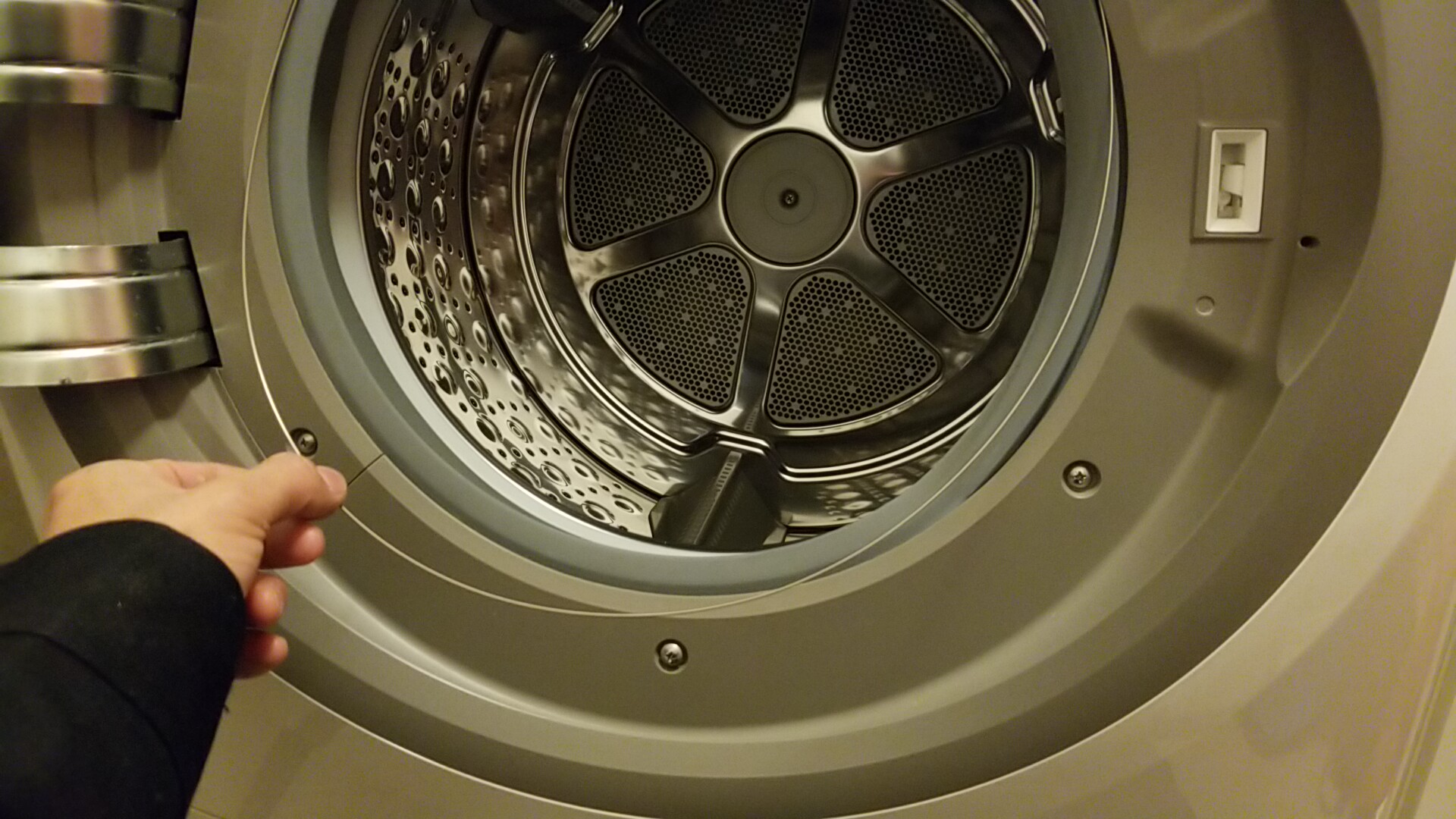 愛西市日立ドラム洗濯機ワイヤー飛び出し修理